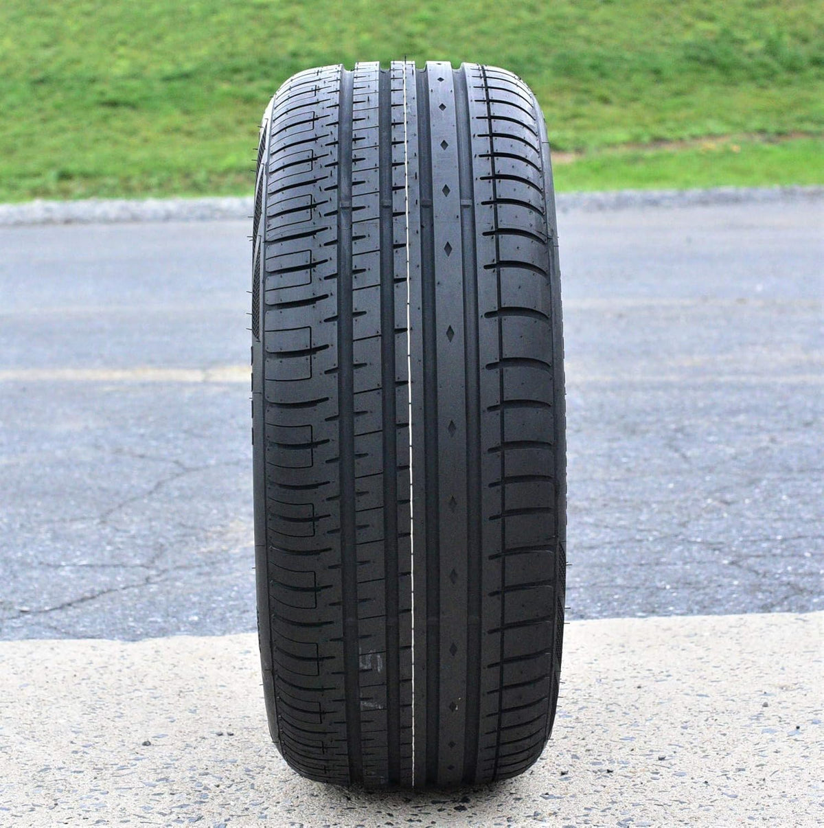 225/45R19 96W Tire X617