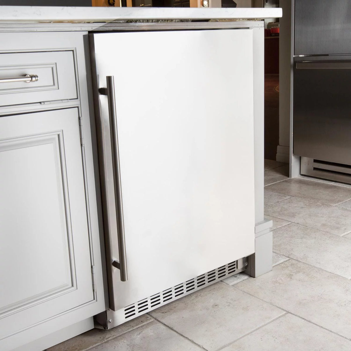 24-Inch 5.6 Cu. Ft. Compact Refrigerator Stainless Steel X39400