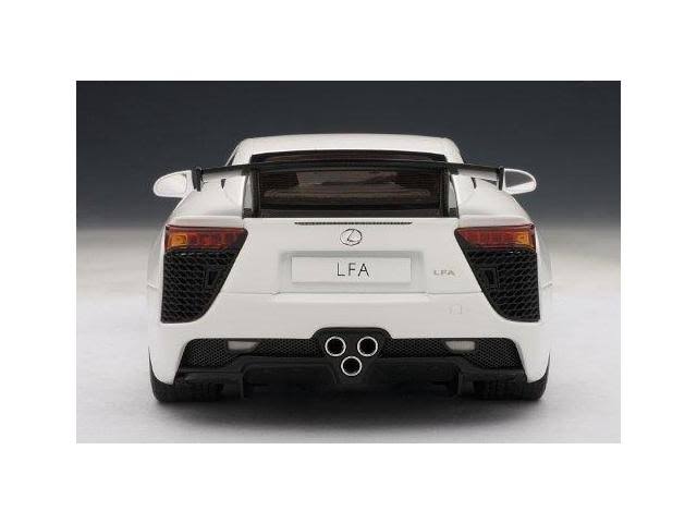 1:18 Pearl White Model E526