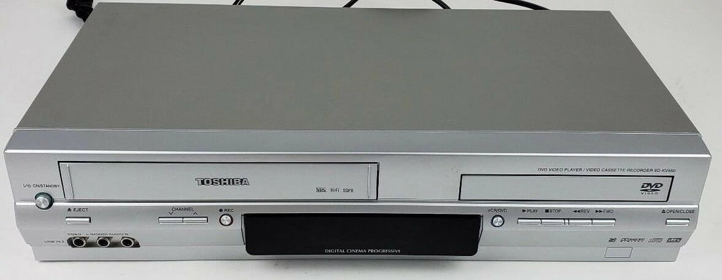 DVD/VCR Combo Player with Remote and Cables D4307