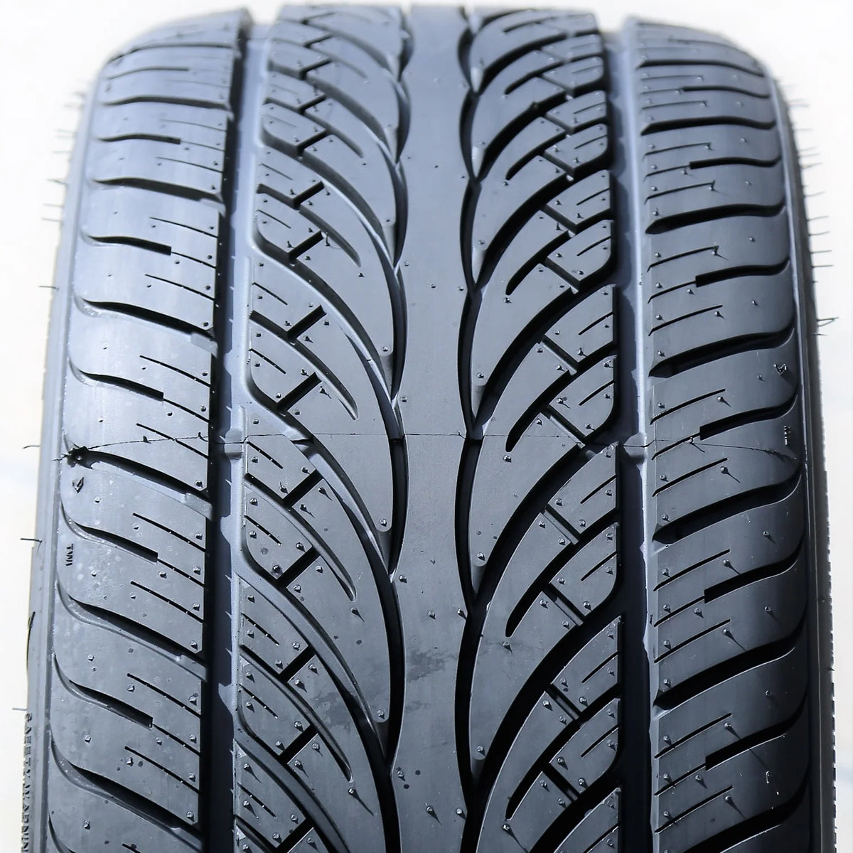 255/35ZR19 96W XL A/S Performance Tire M378