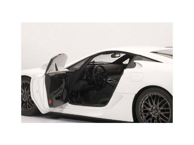 1:18 Pearl White Model E526