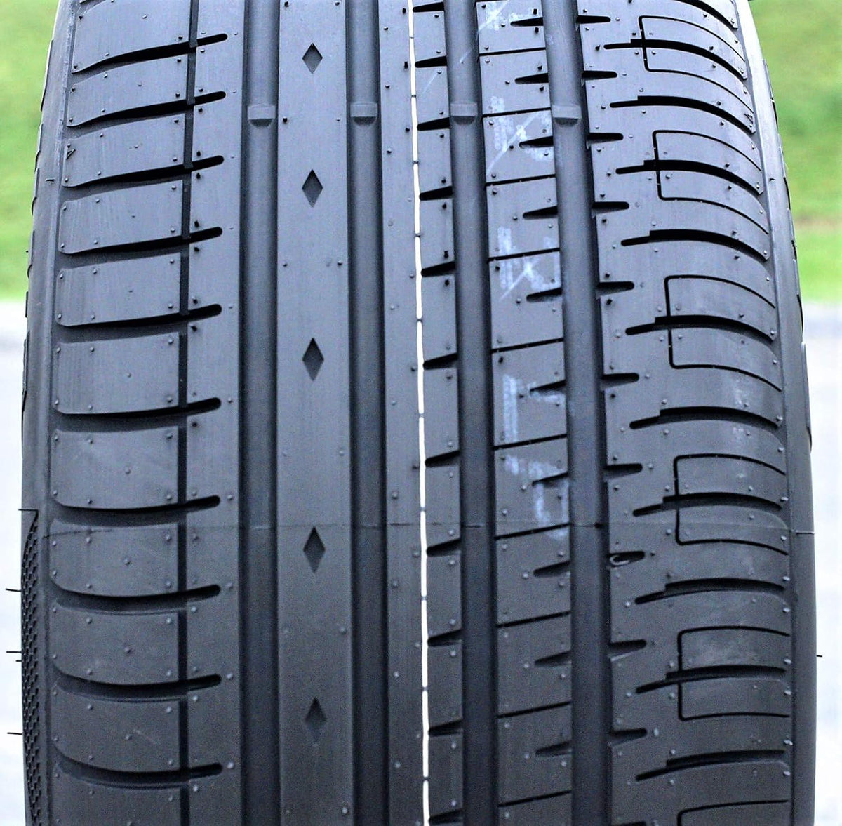 225/45R19 96W Tire X617